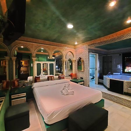 Hostal Avenida Andalucia - Solo Adultos Seville Ngoại thất bức ảnh