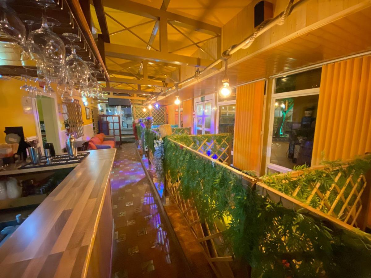 Hostal Avenida Andalucia - Solo Adultos Seville Ngoại thất bức ảnh