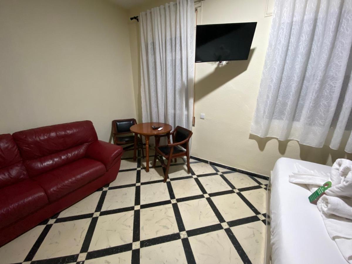 Hostal Avenida Andalucia Seville Ngoại thất bức ảnh