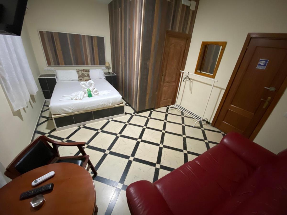 Hostal Avenida Andalucia Seville Ngoại thất bức ảnh