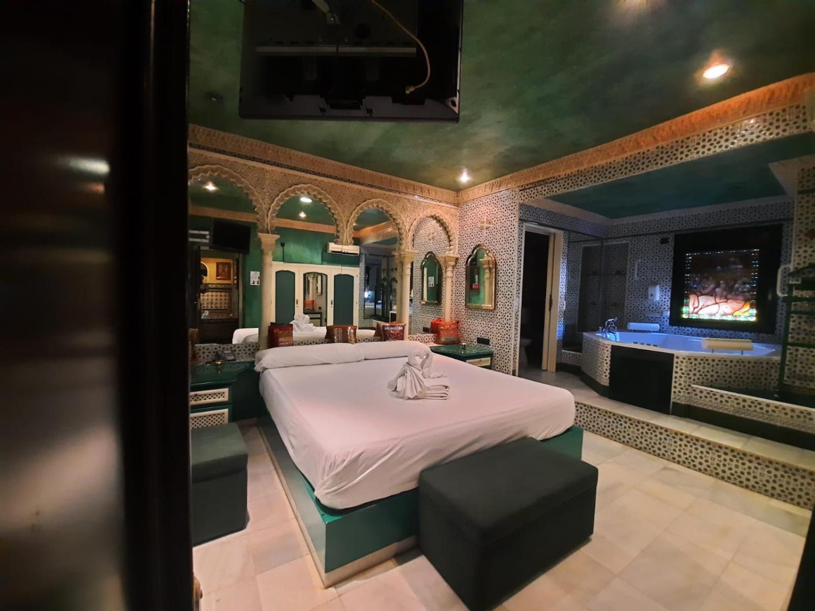 Hostal Avenida Andalucia - Solo Adultos Seville Ngoại thất bức ảnh