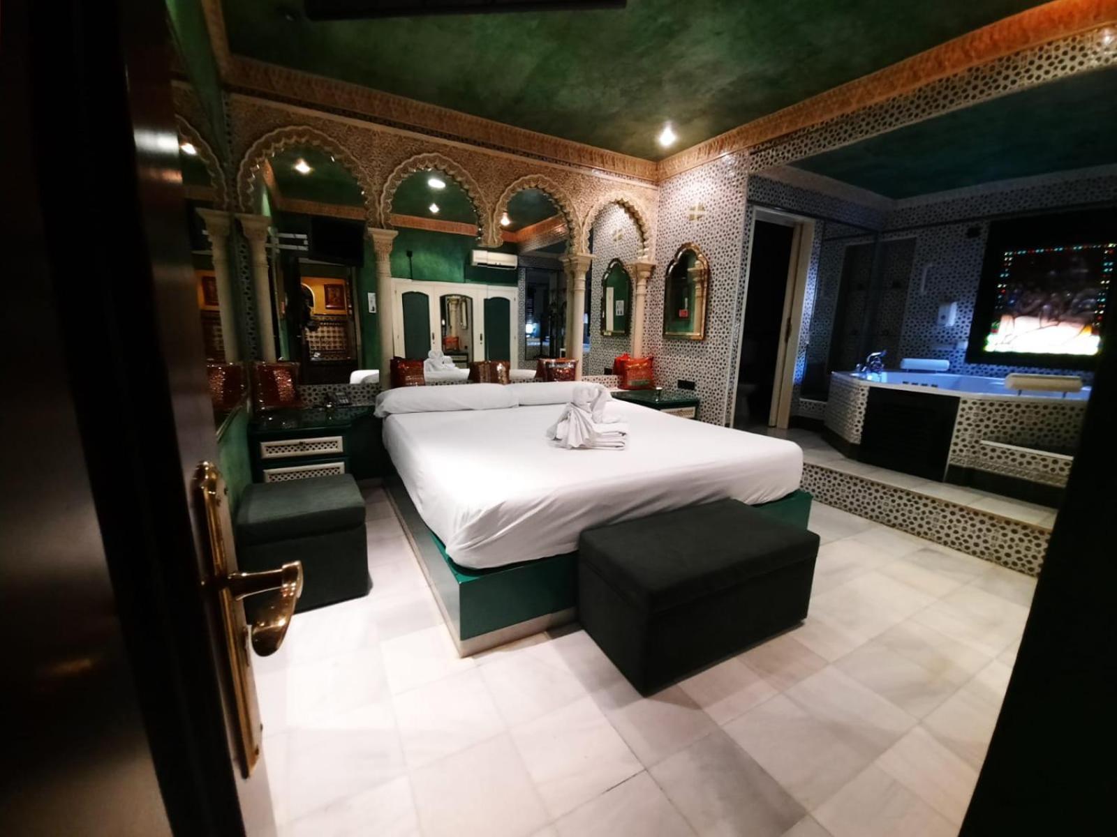 Hostal Avenida Andalucia - Solo Adultos Seville Ngoại thất bức ảnh