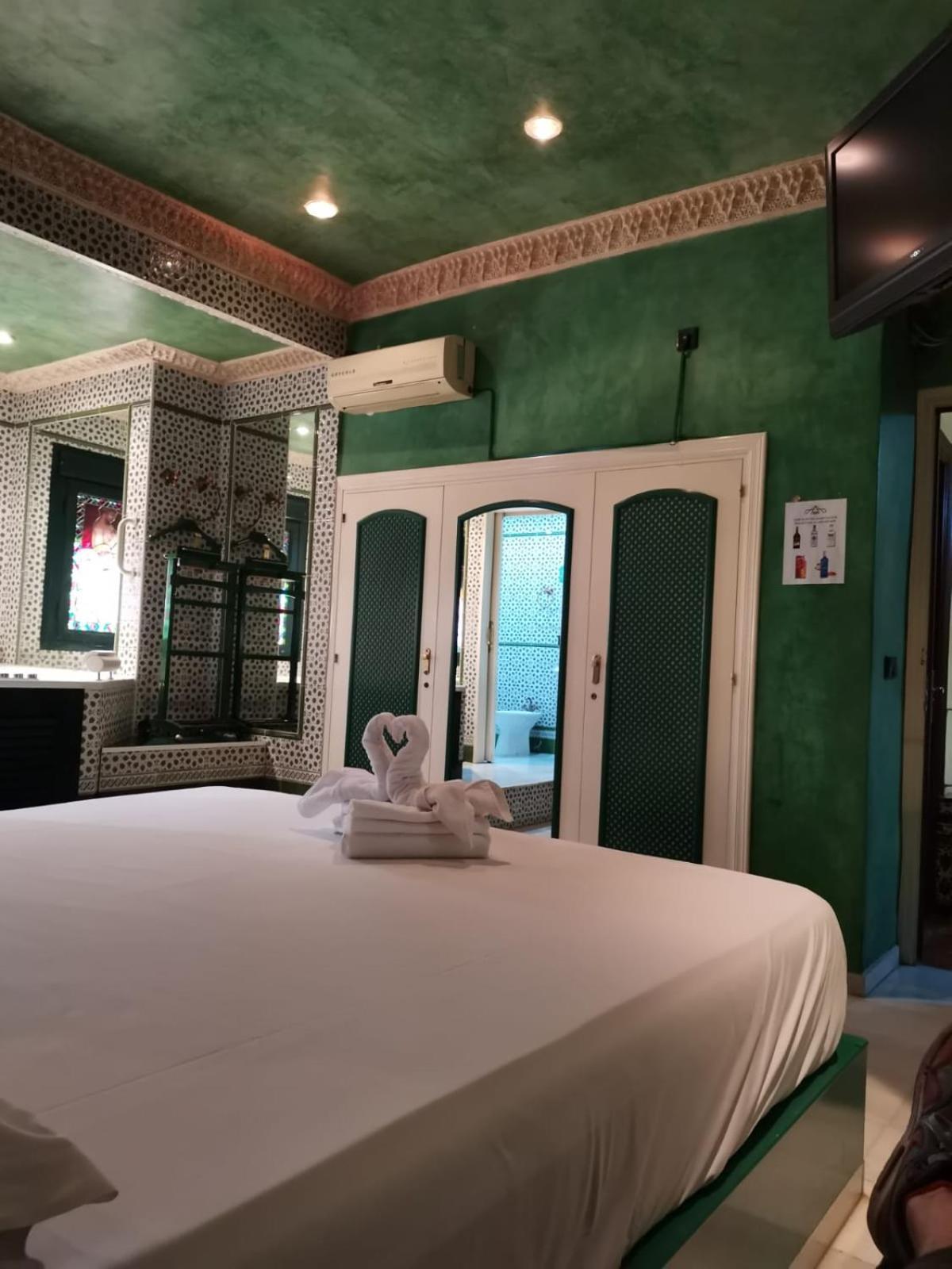 Hostal Avenida Andalucia - Solo Adultos Seville Ngoại thất bức ảnh