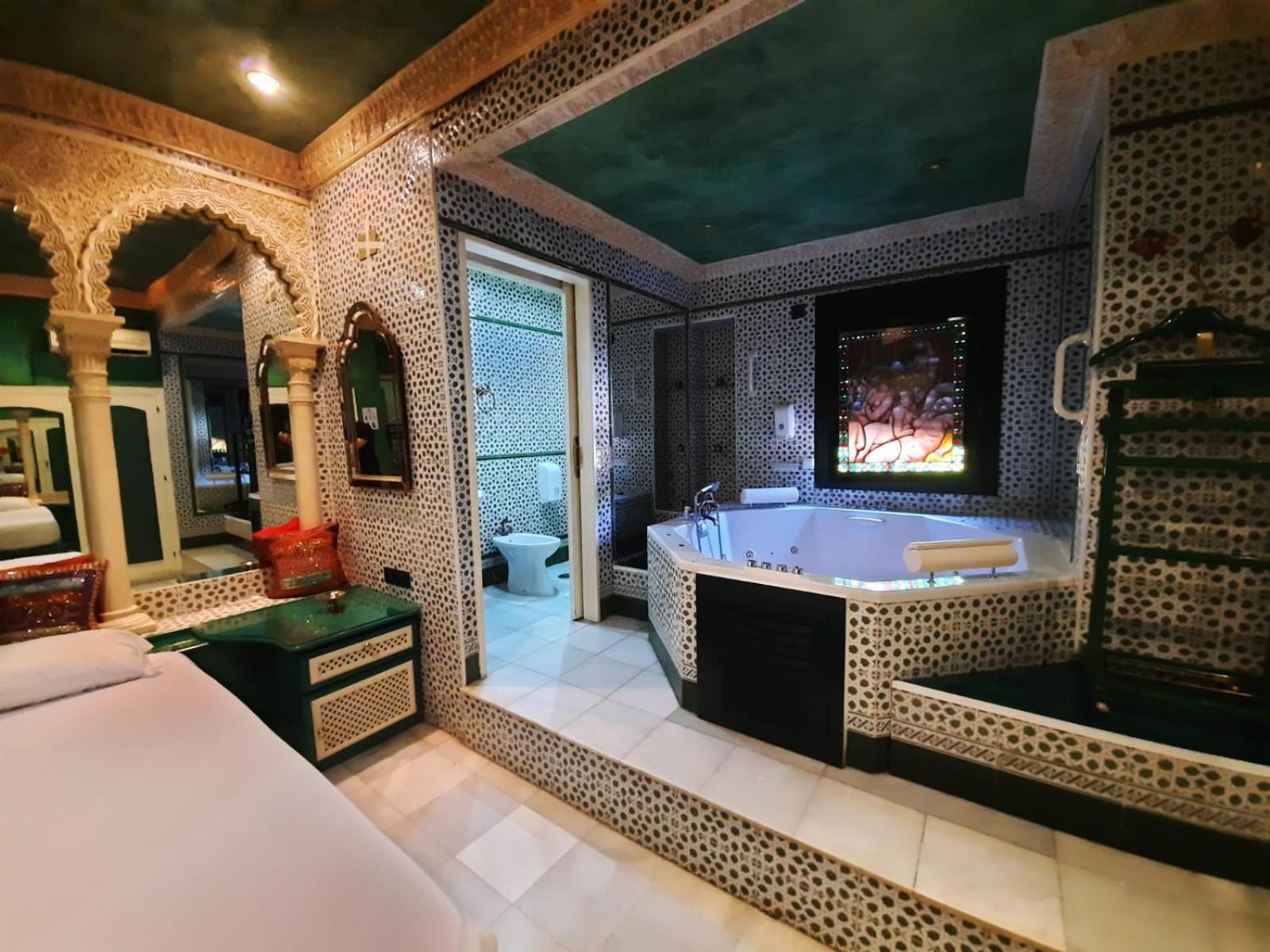 Hostal Avenida Andalucia - Solo Adultos Seville Ngoại thất bức ảnh