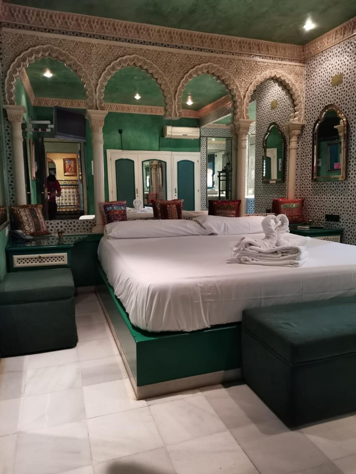 Hostal Avenida Andalucia - Solo Adultos Seville Ngoại thất bức ảnh