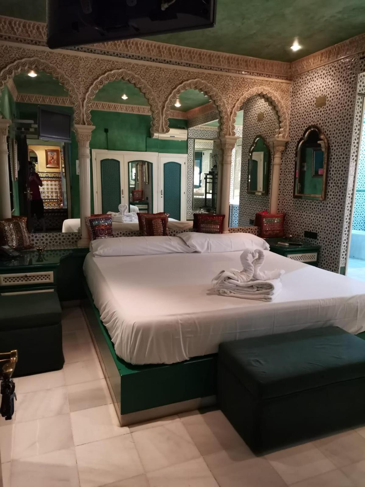 Hostal Avenida Andalucia - Solo Adultos Seville Ngoại thất bức ảnh