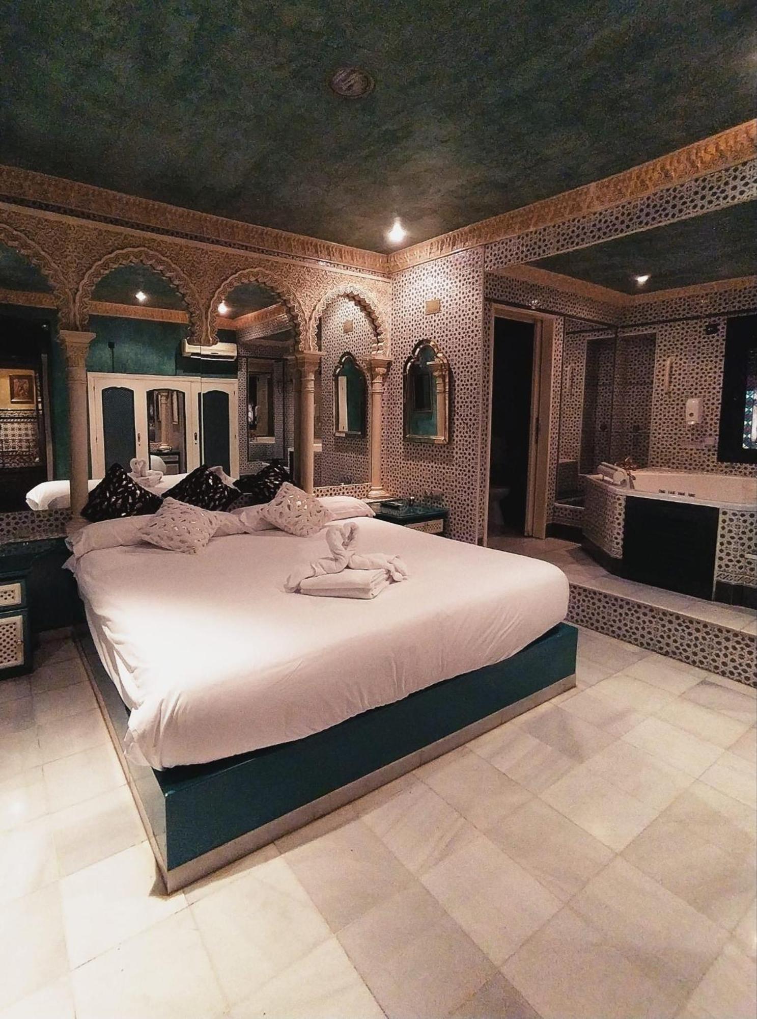 Hostal Avenida Andalucia - Solo Adultos Seville Ngoại thất bức ảnh