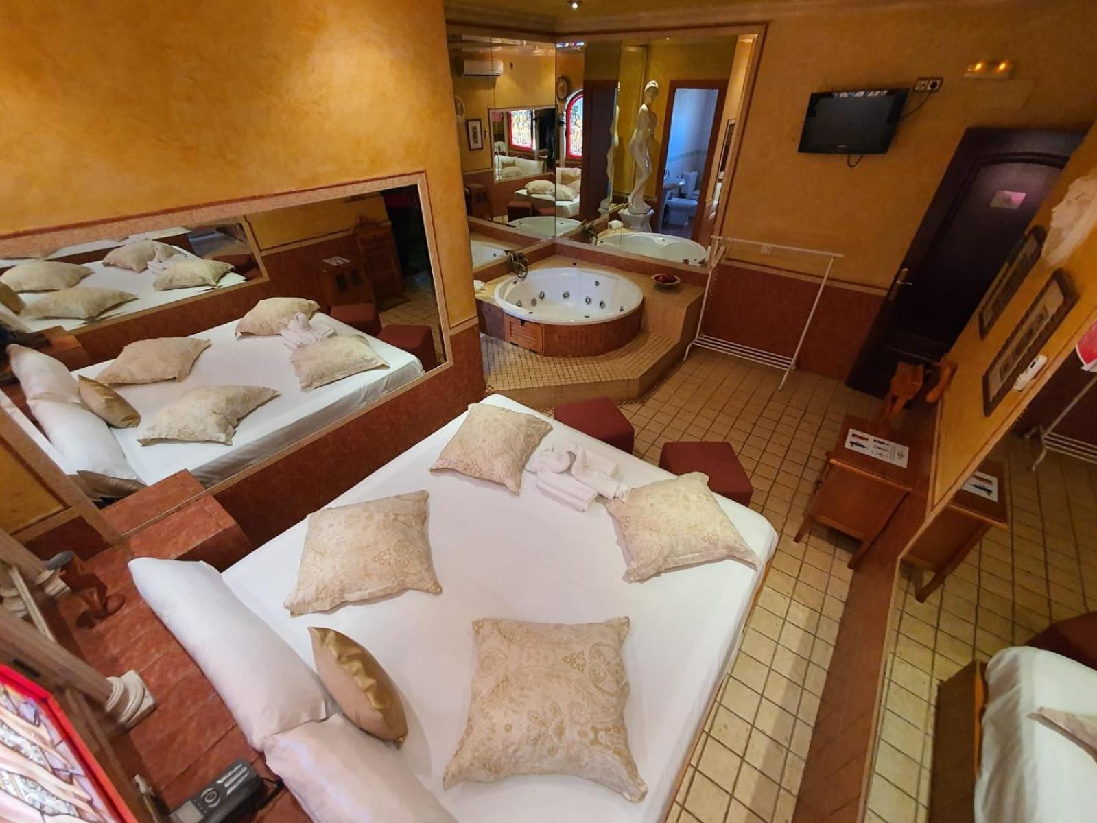Hostal Avenida Andalucia - Solo Adultos Seville Ngoại thất bức ảnh