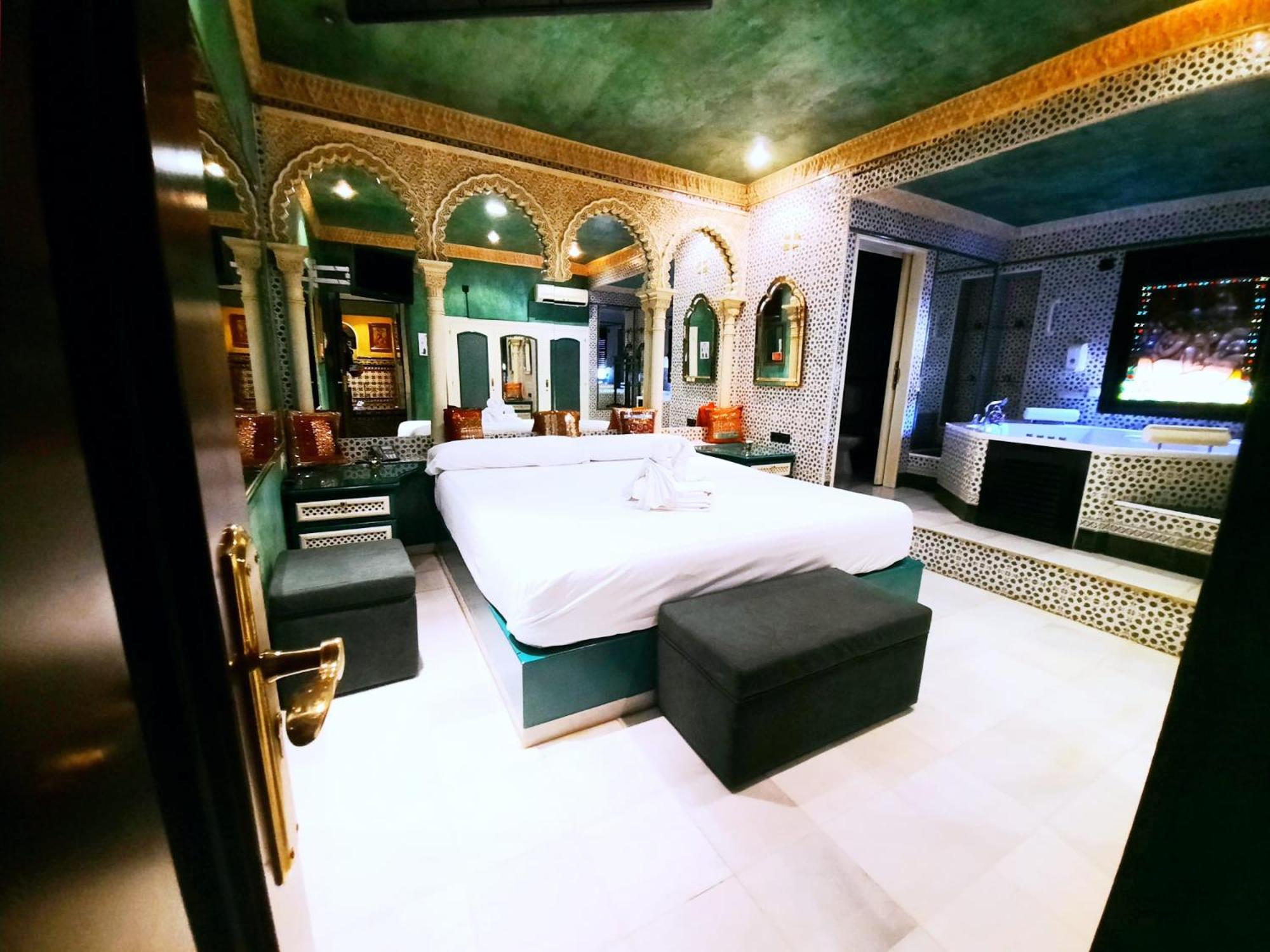Hostal Avenida Andalucia - Solo Adultos Seville Ngoại thất bức ảnh
