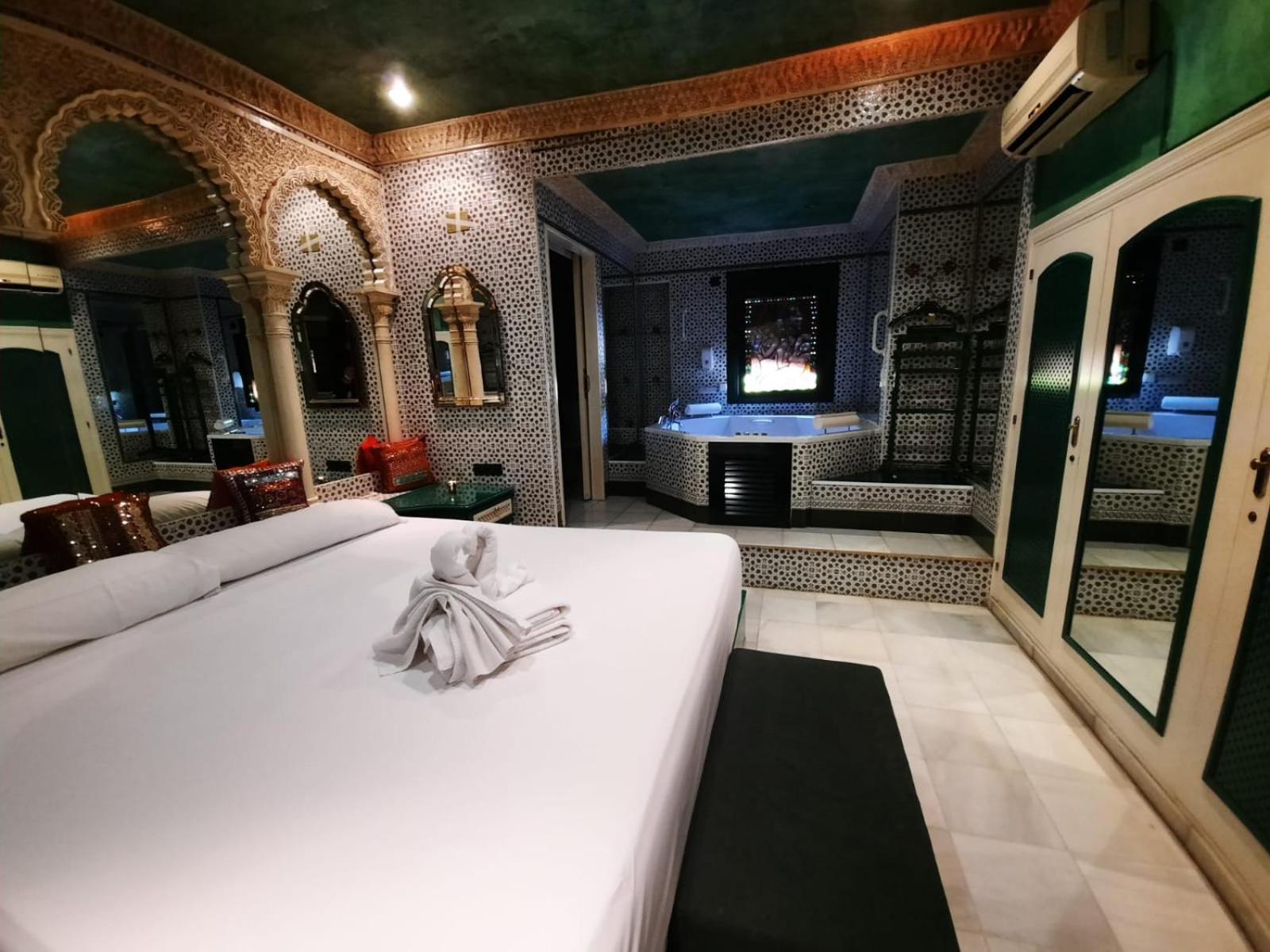 Hostal Avenida Andalucia - Solo Adultos Seville Ngoại thất bức ảnh