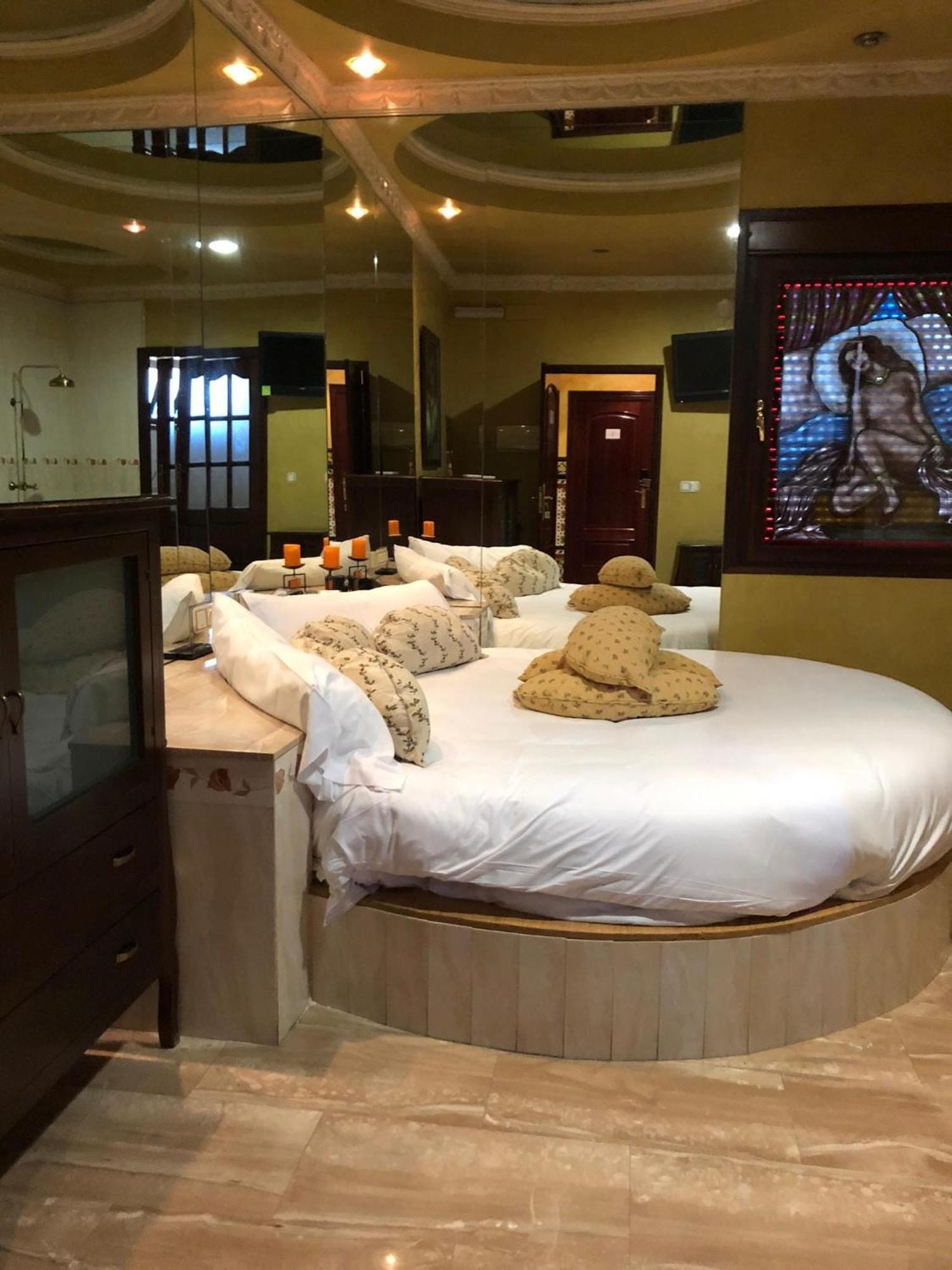 Hostal Avenida Andalucia - Solo Adultos Seville Ngoại thất bức ảnh