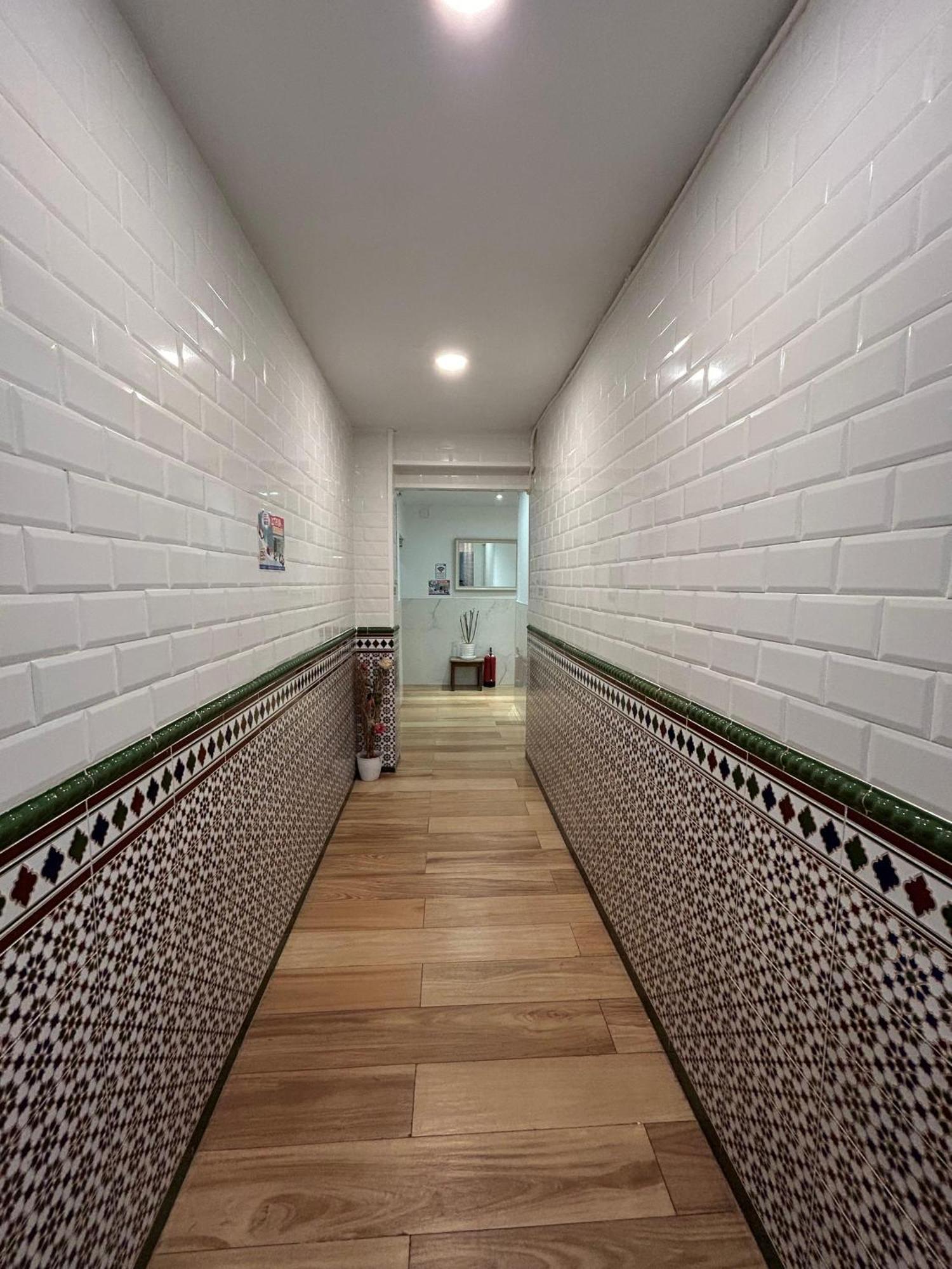 Hostal Avenida Andalucia - Solo Adultos Seville Ngoại thất bức ảnh