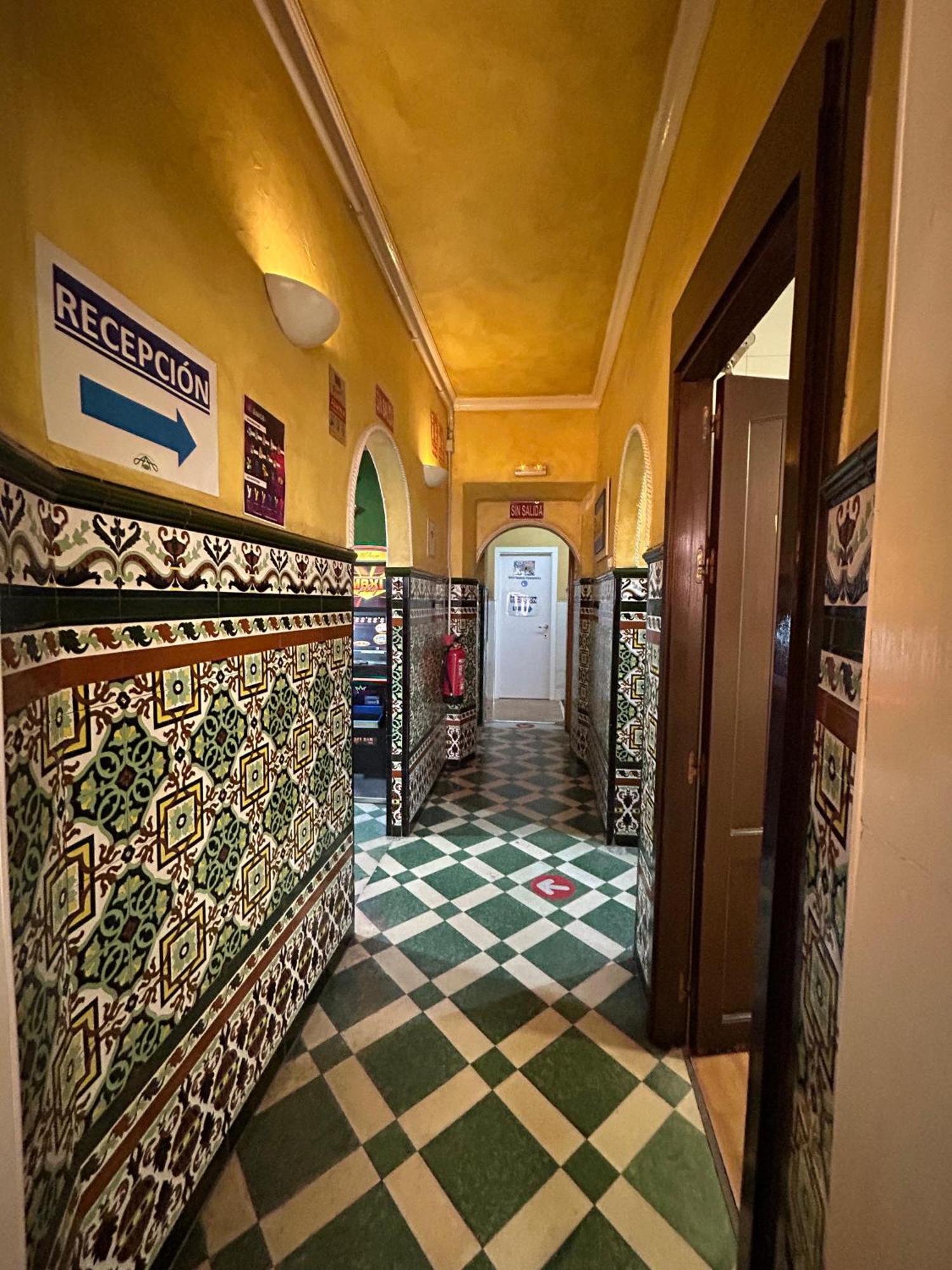 Hostal Avenida Andalucia - Solo Adultos Seville Ngoại thất bức ảnh