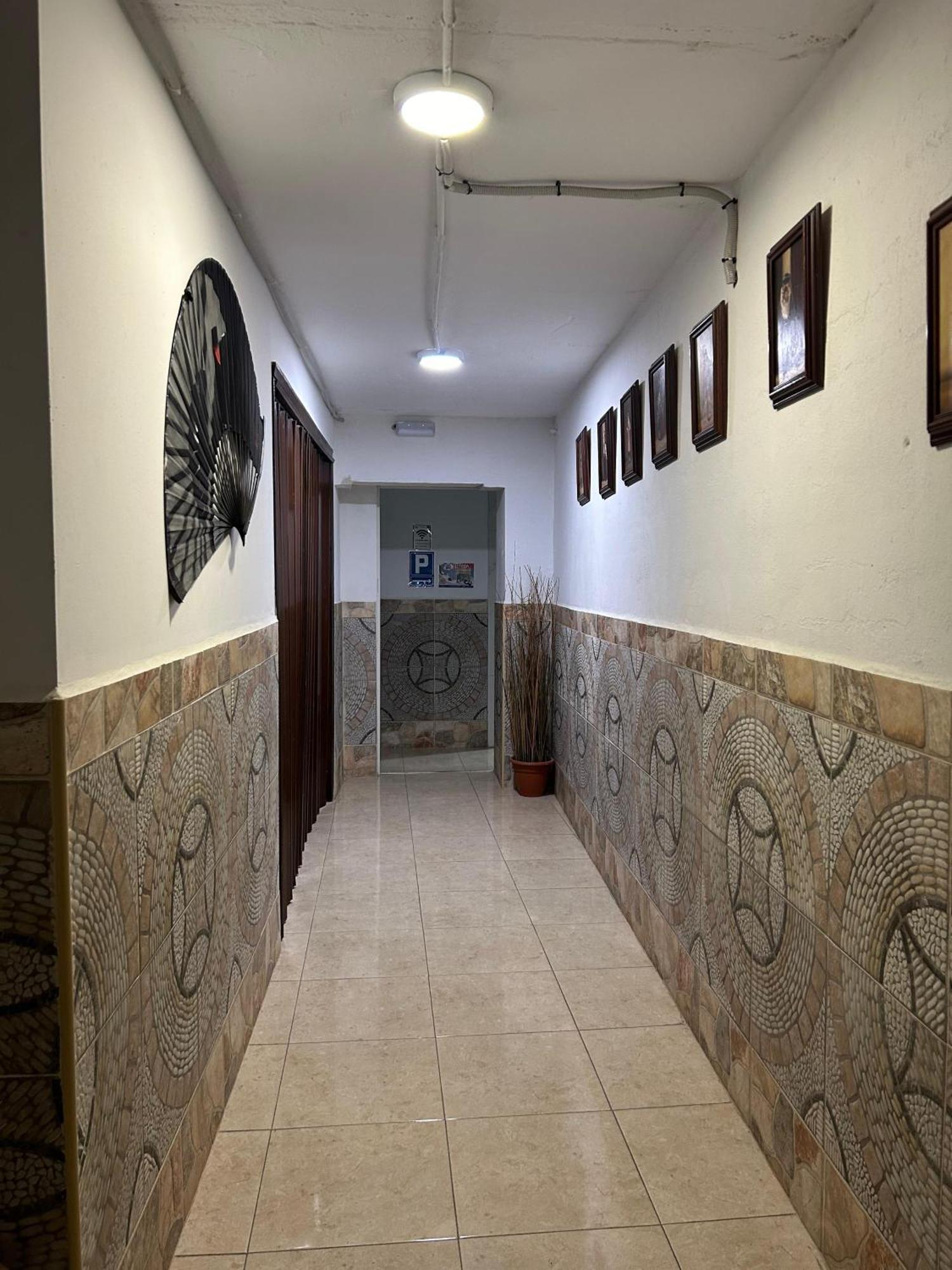 Hostal Avenida Andalucia - Solo Adultos Seville Ngoại thất bức ảnh