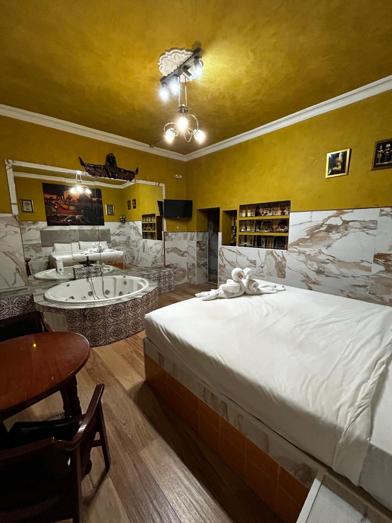 Hostal Avenida Andalucia - Solo Adultos Seville Ngoại thất bức ảnh